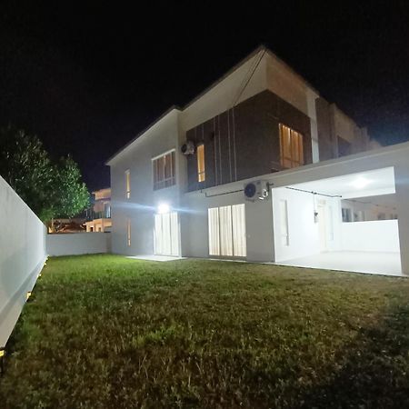 Bungavilla Resthouse Sendayan Port Dickson Eksteriør billede