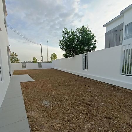 Bungavilla Resthouse Sendayan Port Dickson Eksteriør billede